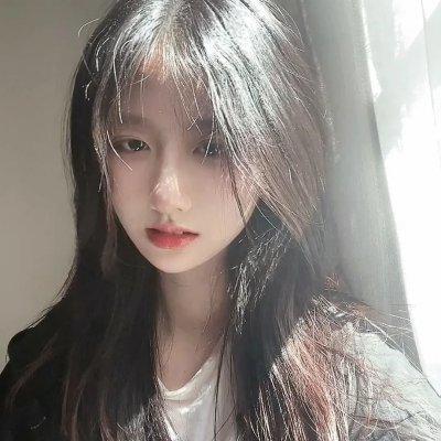 睡沙发的人